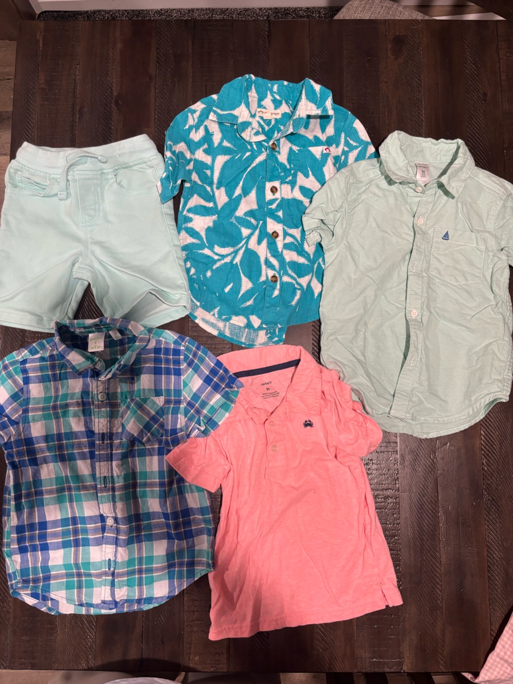 Boy’s lot of short sleeved shirts and 1 pair of shorts. All in good condition 3T